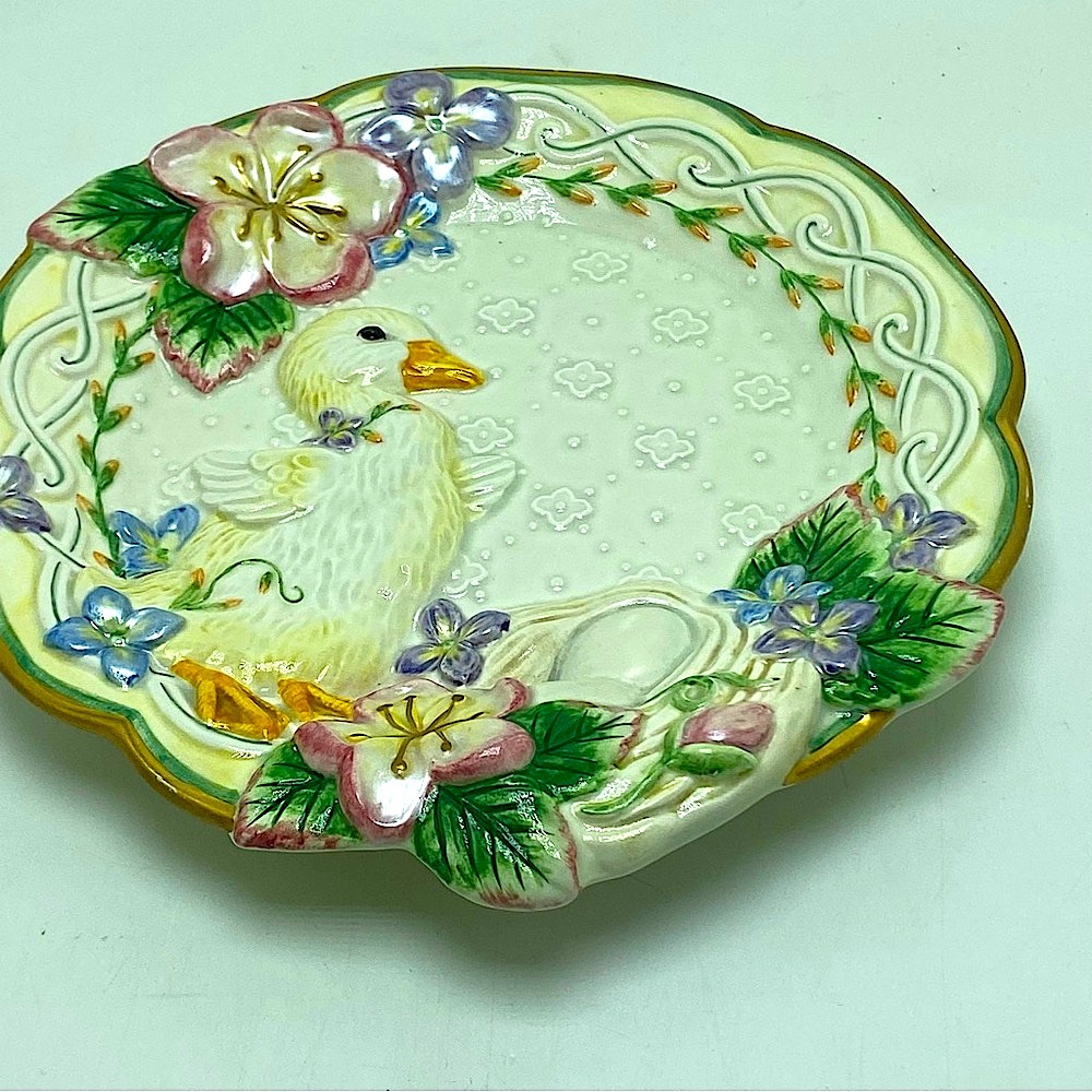 Fitz & Floyd Classic Collection Sweet Iridescent Baby Duck Spring Plate